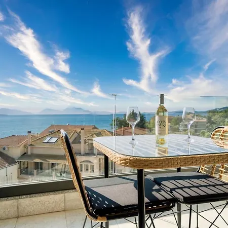Poseidon Sea View - Ocean, River Apartment *