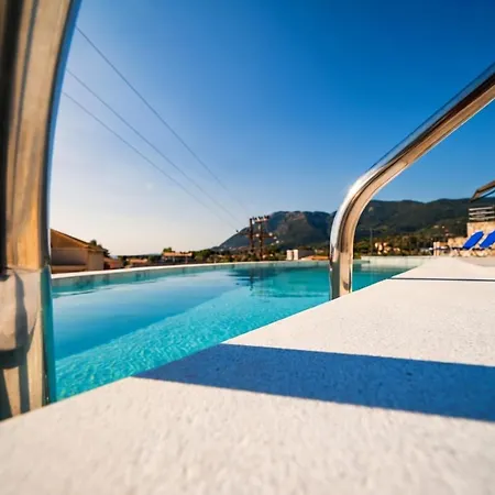 Apartment Poseidon Sea View - Ocean, River Nikiana
