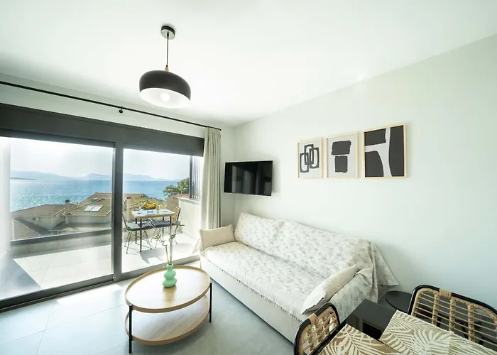 Poseidon Sea View - Ocean, River *