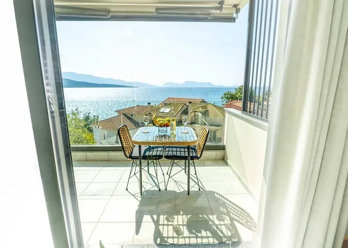 Poseidon Sea View - Ocean, River Nikiana