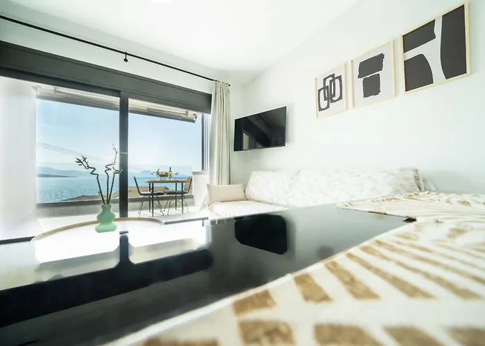 Poseidon Sea View - Ocean, River Nikiana