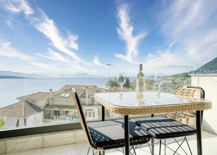 Poseidon Sea View - Ocean, River Nikiana