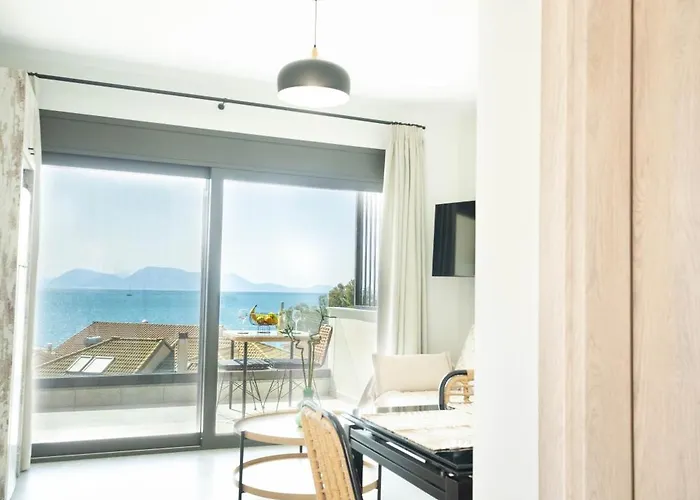 Poseidon Sea View - Ocean, River Nikiana